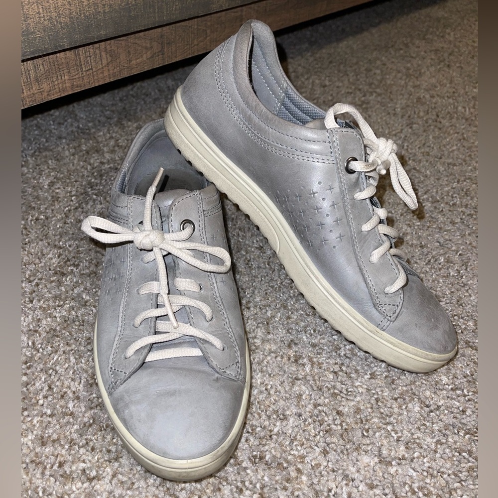 Ecco causal shoe; Women’s 6.5; Color: Gray